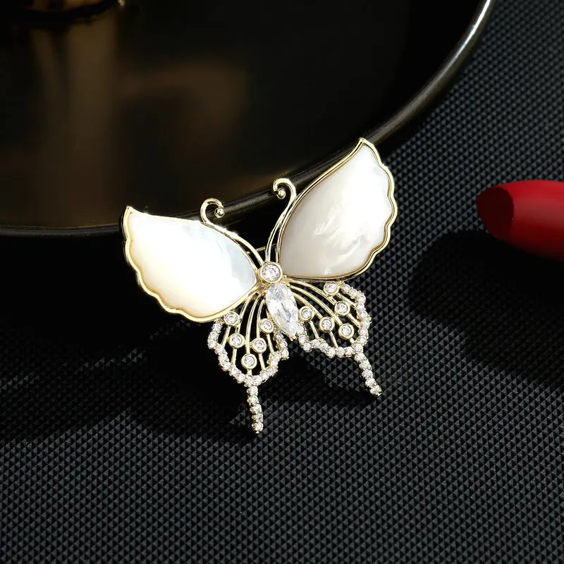 Chinese Style Auspicious Lucky Butterfly Brooch Natural Mother Of Pearl Inlaid Rhinestone Pin For Winter Coat Daily Wear Jewelry