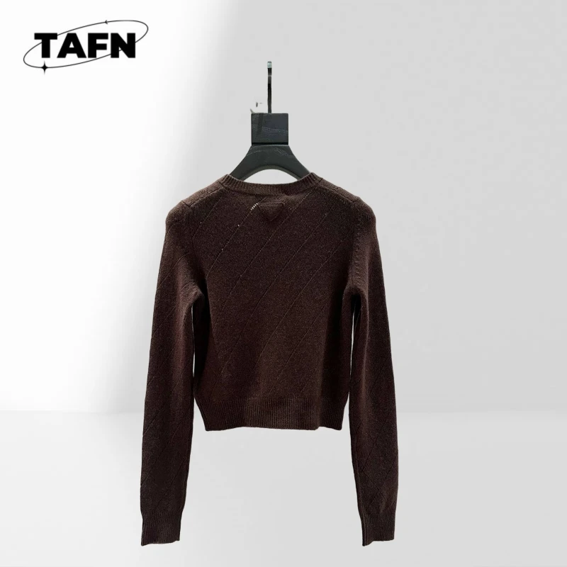 Cárdigan de cachemira de inspiración retro premium para mujer 100% cachemira Elegante y acogedor para diseño retro de 2025 para comodidad informal AK0201