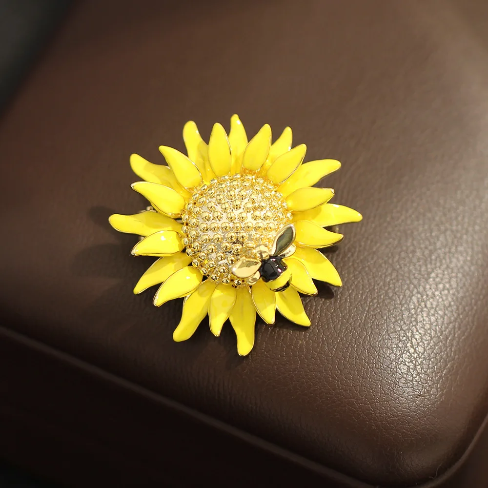 Classic Oil Drop Yellow Petal Sunflower with Bee Brooch Versatile Clothing Accessory Pin for Men and Women Student Gift