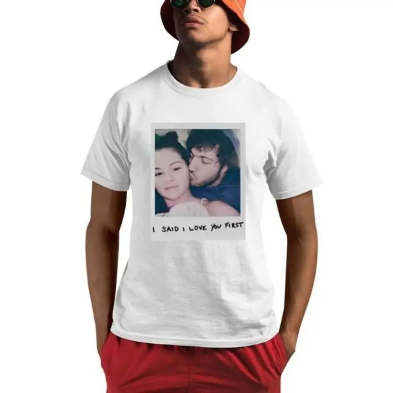 Selena Gómez, dijo que te amo, primera foto, camiseta