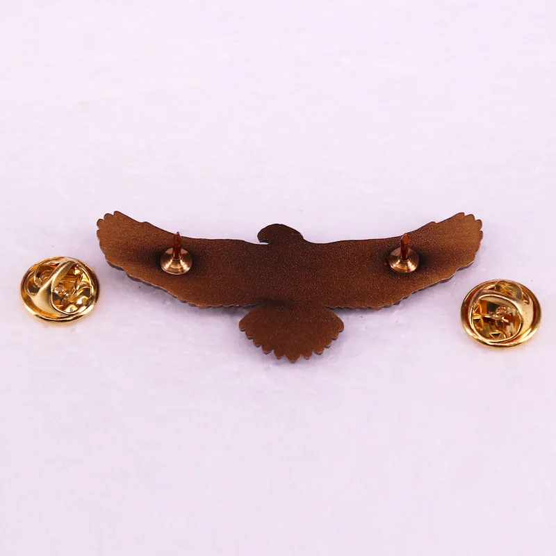 خمر النسر شارة المينا دبوس بروش المجوهرات إرسال هدية لصديق المشجعين