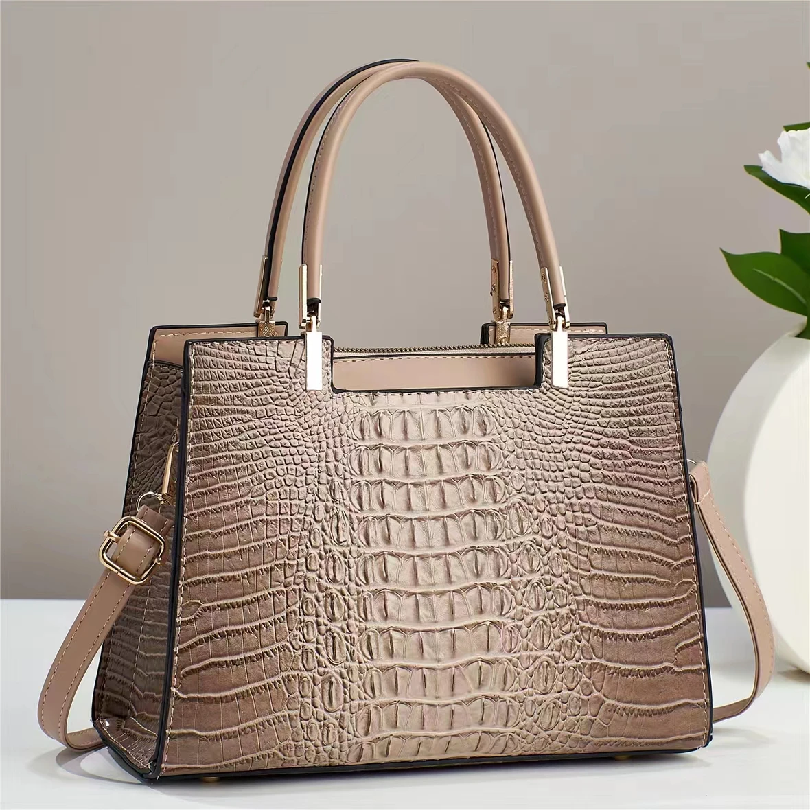 High-grade fashion gradient crocodile print women\'s handbag, atmospheric texture all matching single shoulder crossbody bag