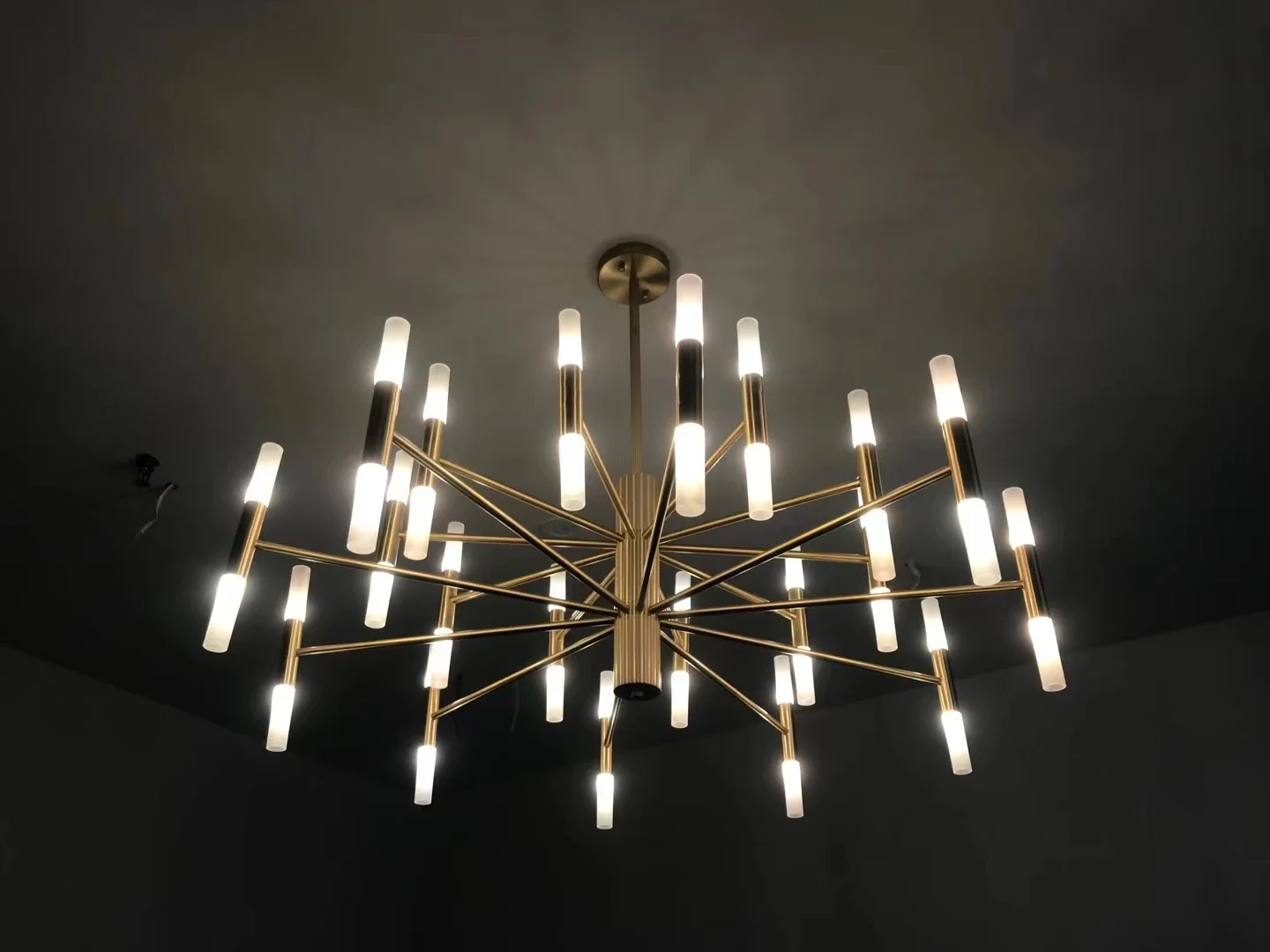 Modern Fashion Designer Black Gold Led Ceiling Art Deco Suspended Chandelier Light Lamp for Kitchen Living Room Loft Bedroom