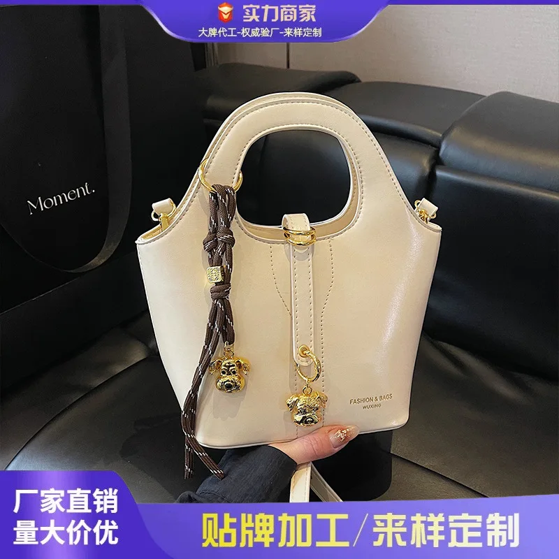 니치 디자인의 새로운 패셔너블한 핸드백, 고급 물통 가방, 여성용 한국어 버전 싱글 숄더 크로스바디 백