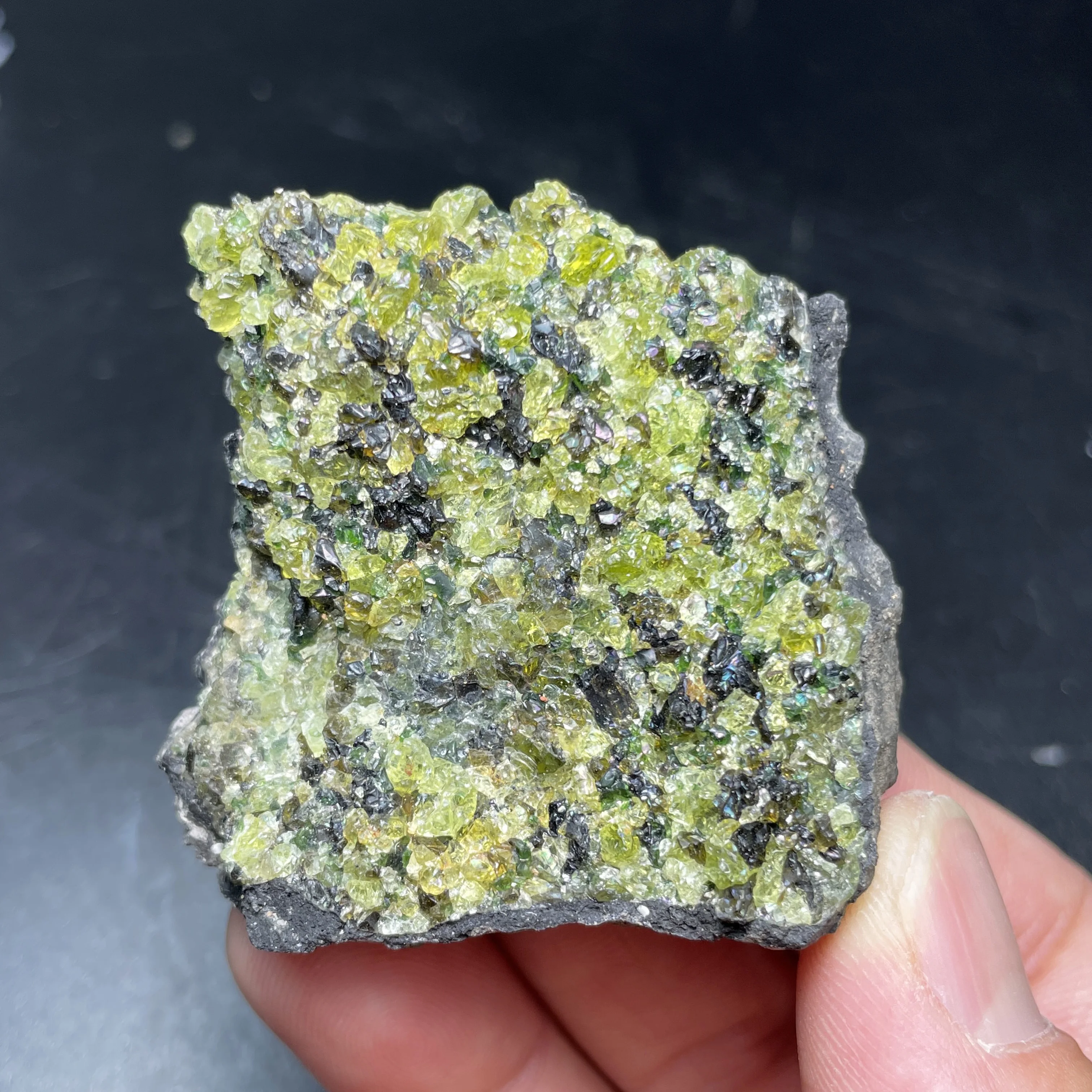 Natural Raw Green Olivine Peridot Mineral Crystals Quartz Teaching Specimen Healing Stone Home Decor HJ1-11 Box Size 50x50mm