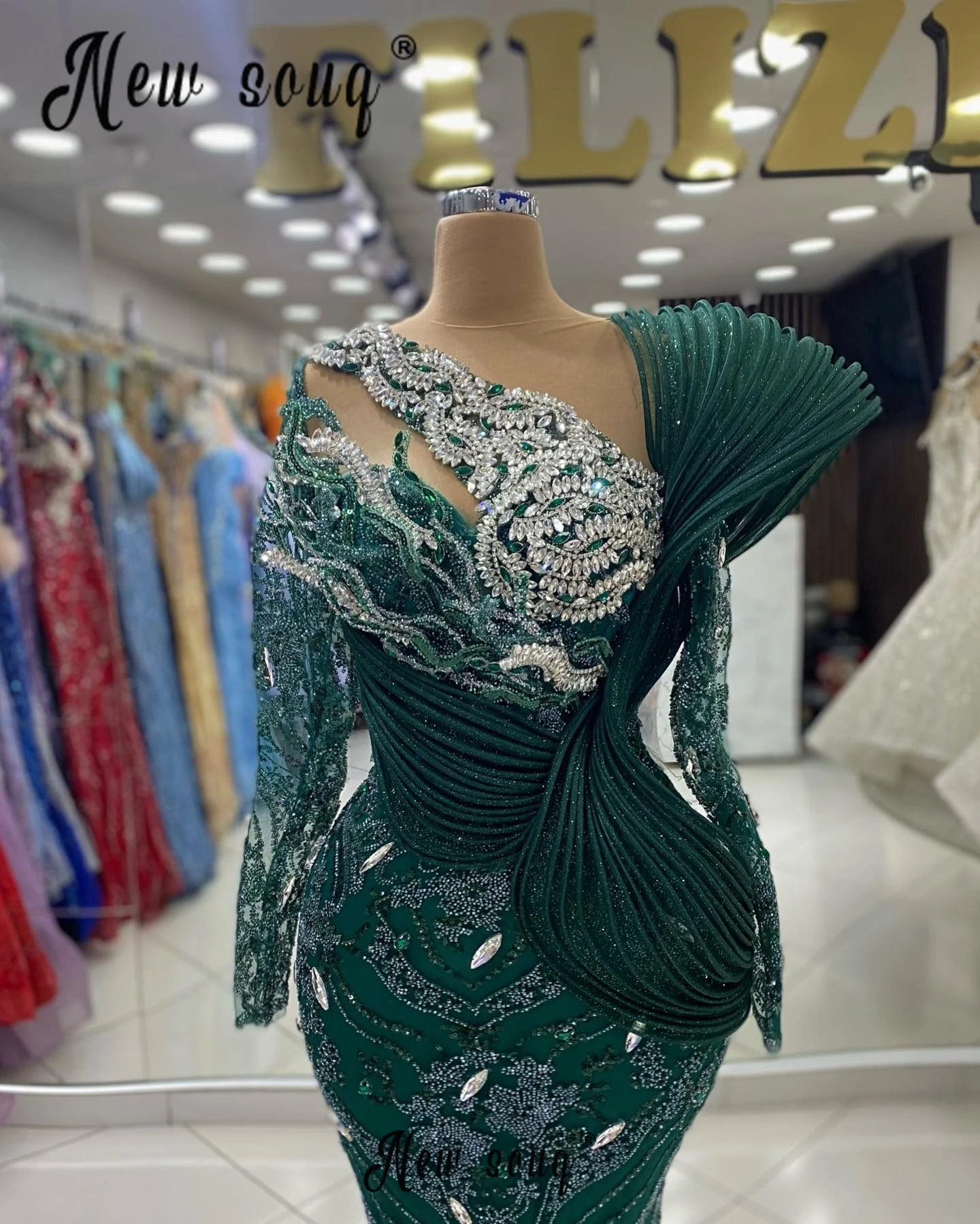 Sparkling Drak Green Plus Size Wedding Dinner Gowns Heavy Beaded Covered Long Sleeve Mermaid Formal Prom Party Gowns Dubai 2024