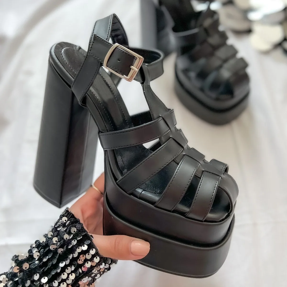 Fashion Womens Shoes 2025 Clogs With Heel Large Size Sandals Sexy Buckle Strap Espadrilles Platform Suit Female Beige Luxury Thi