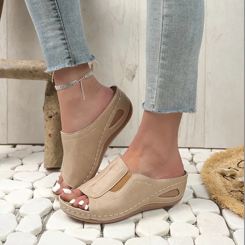 Summer Lightweight Non Slip Slippers Women's Retro Fashion Slope Heel Female Leather Comfortable Wear-Resisting Open Toe Sandals