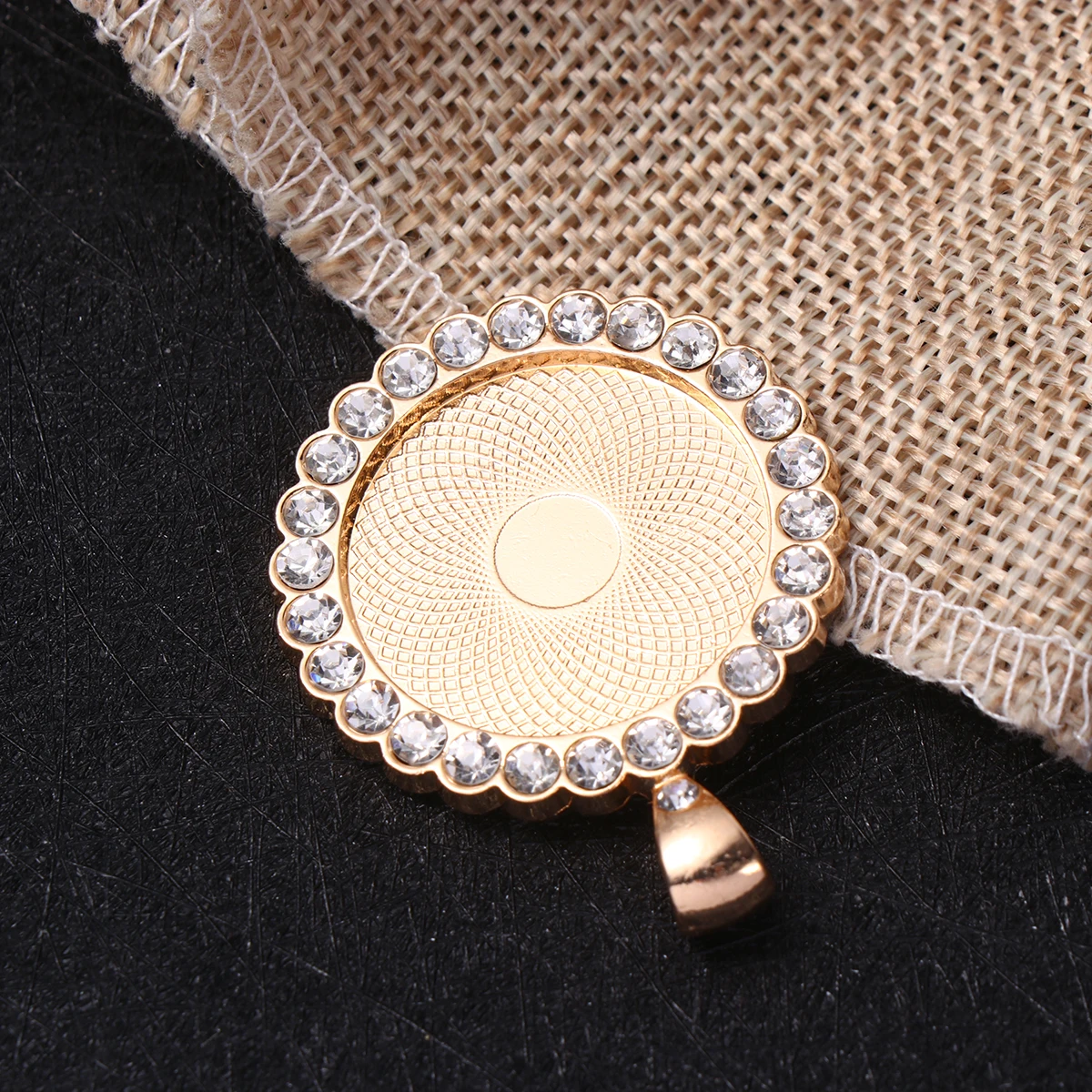 

12Pcs Round Rhinestone Pendant Parts Alloy Jewelry Making Accessories Shining Beautiful Necklace Charms