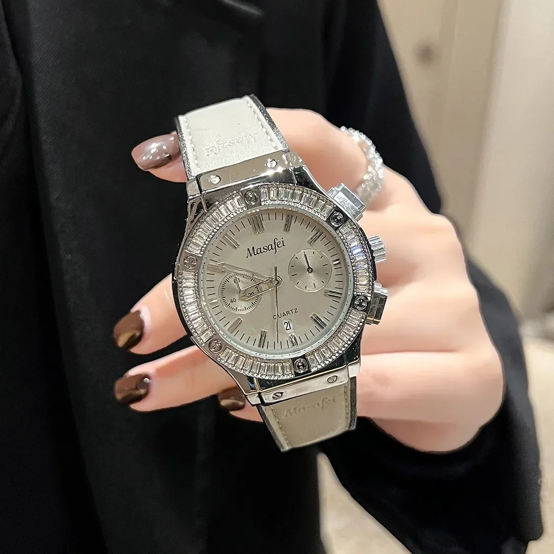 ​ ​ 2025 orologio al quarzo da donna di lusso cristallo di zaffiro acciaio inossidabile impermeabile luminoso datario regalo elegante stile casual