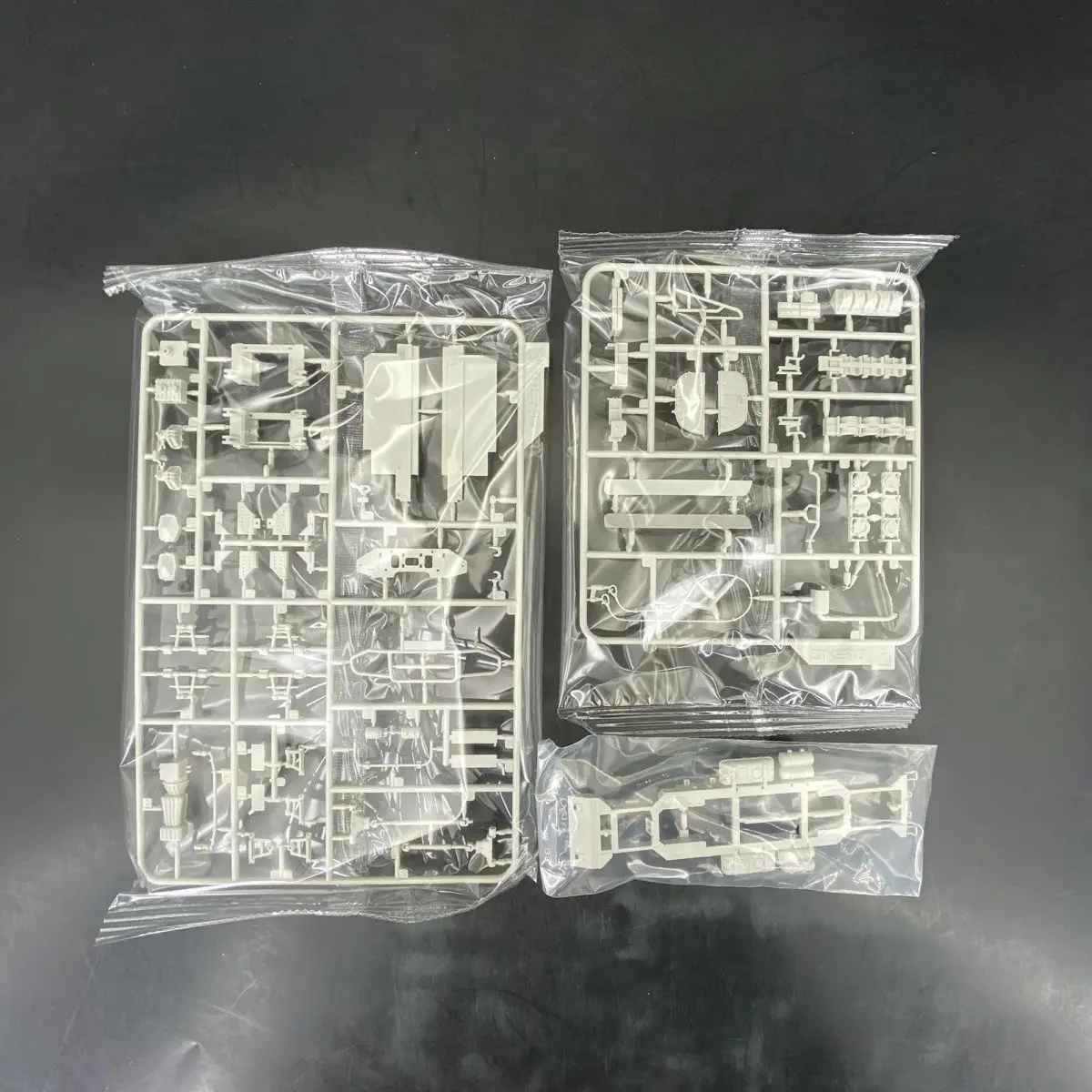 Meng 1/35 Rosyjski Pojazd Pancerny Vs-003 Tiger z Silnikiem, Model do Składania, Figurka, Nielakierowany Kolekcjonerski, Personalizowany Plastikowy Prezent Zabawka