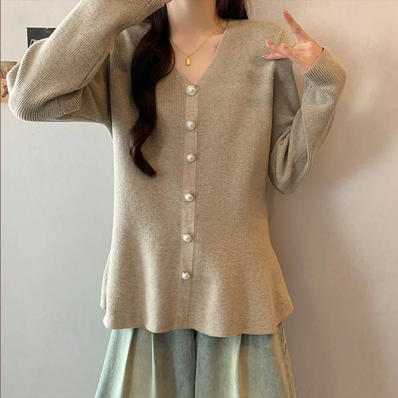 

Loose and Casual French Ruffle V-neck Knitted Sweater for Women in Autumn and Winter Elegant Versatile Bead Splicing Top