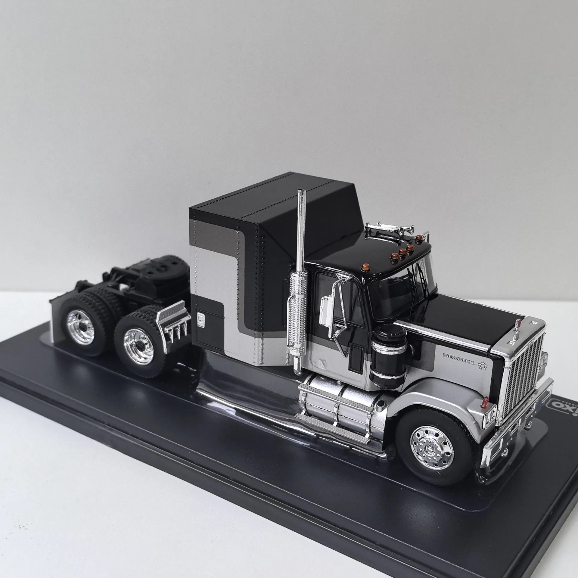 Moulé sous pression IXO 1/43 échelle GMC général 1980 moteurs généraux remorque camion alliage voiture modèle jouet à collectionner cadeau Souvenir affichage