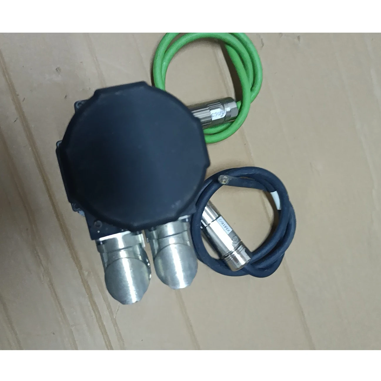 AKM33E-ANC2R-00 Серводвигатель