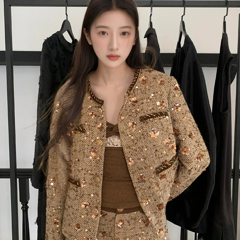 

Elegant Short Jacket O Neck Gold Studded Sequin Temperament Women's Coat 2024 Autumn Heavy Industry Sequin Shorts Two-piece Set