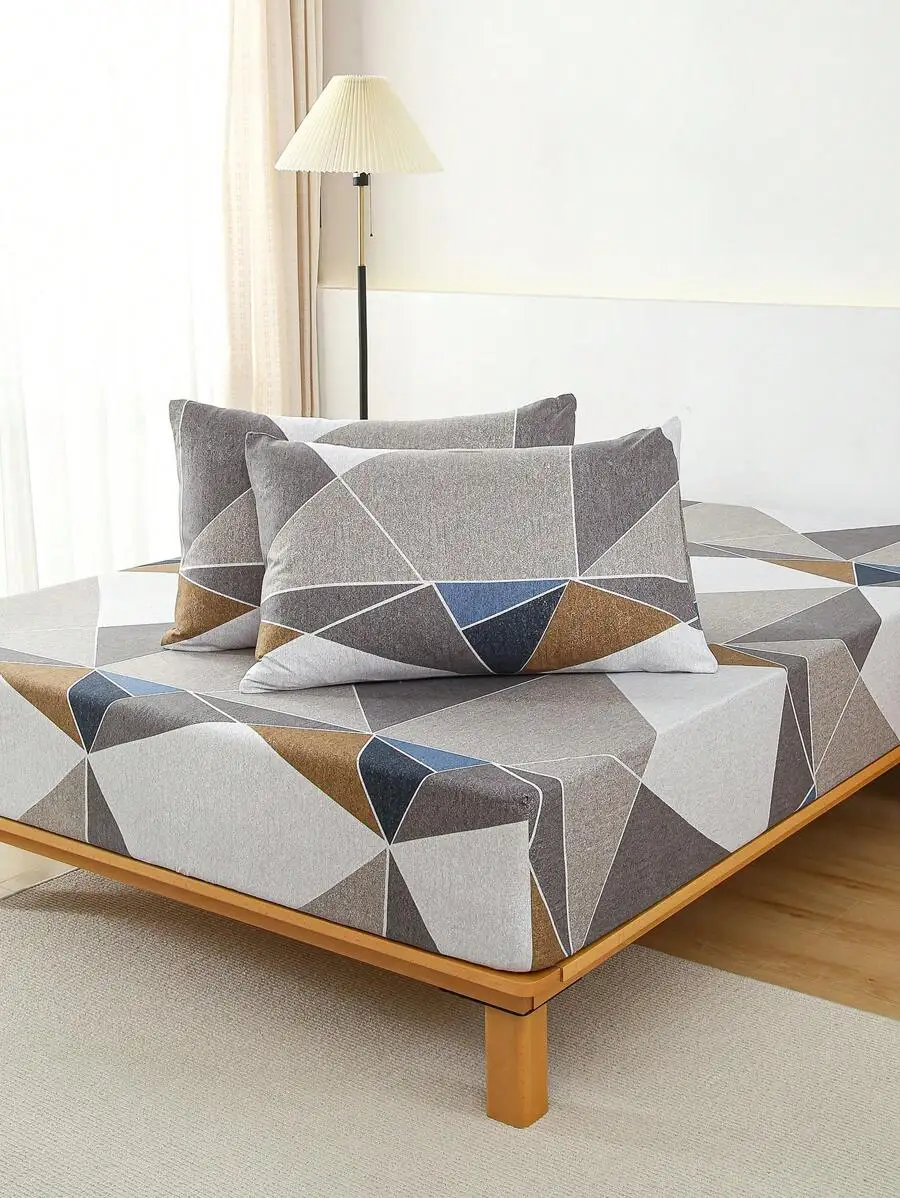 

Комплект из 3 предметов: простыня на резинке с геометрическим принтом - 80 г/м², ворсованный полиэстер