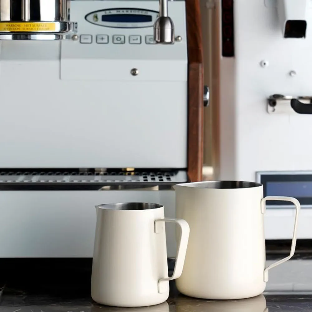 

350ml/12oz Milk Frothing Pitcher Jug Espresso Steaming Pitcher Frother Steamer Cup Anti-scald Wood Grain Handle Coffee Utensils