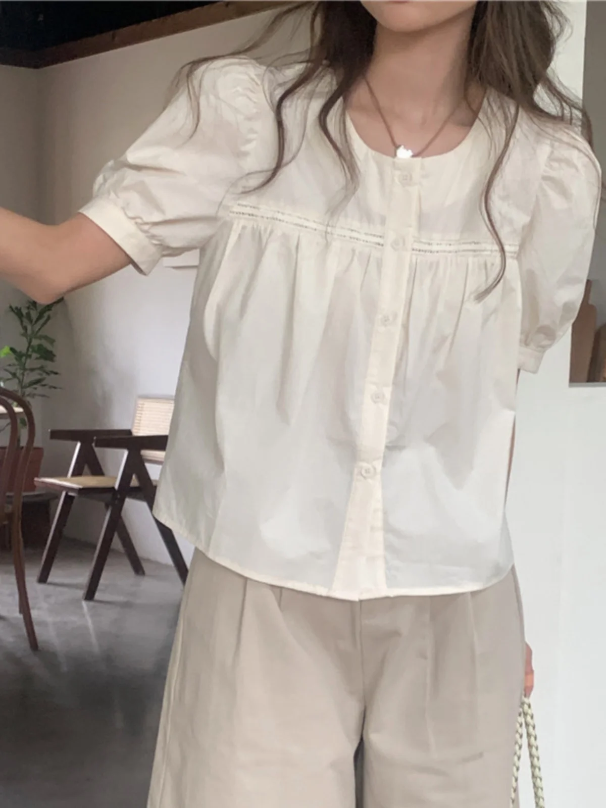 

Chic Sweet round Ne Floral Patchwork ort Sve White irt Women's Summer 2023 Korean Sle Bubble Sve Blouse