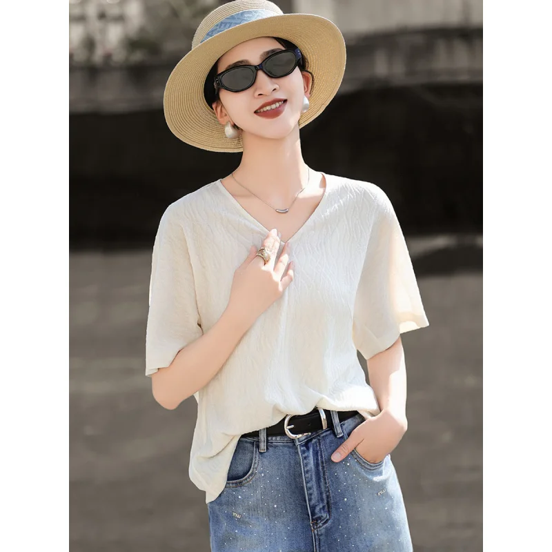MEXCOCO 2026 Spring Summer Acetic Acid Wave Texture V-Neck French Elegant Slim Fit Versatile T-Shirt Tops