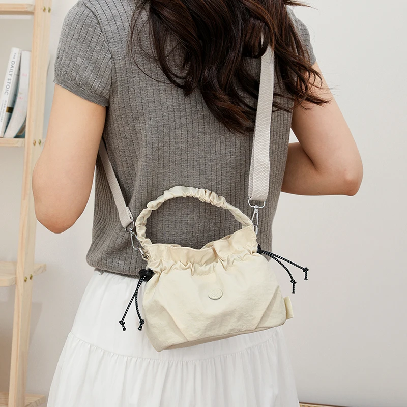 Modische Nylon-Umhängetasche für Damen, trendige, leichte kleine Tragetasche, Schultertasche für den Alltag, den täglichen Arbeitsweg und Reisen, Handtasche, Tragetasche. – Detail 17