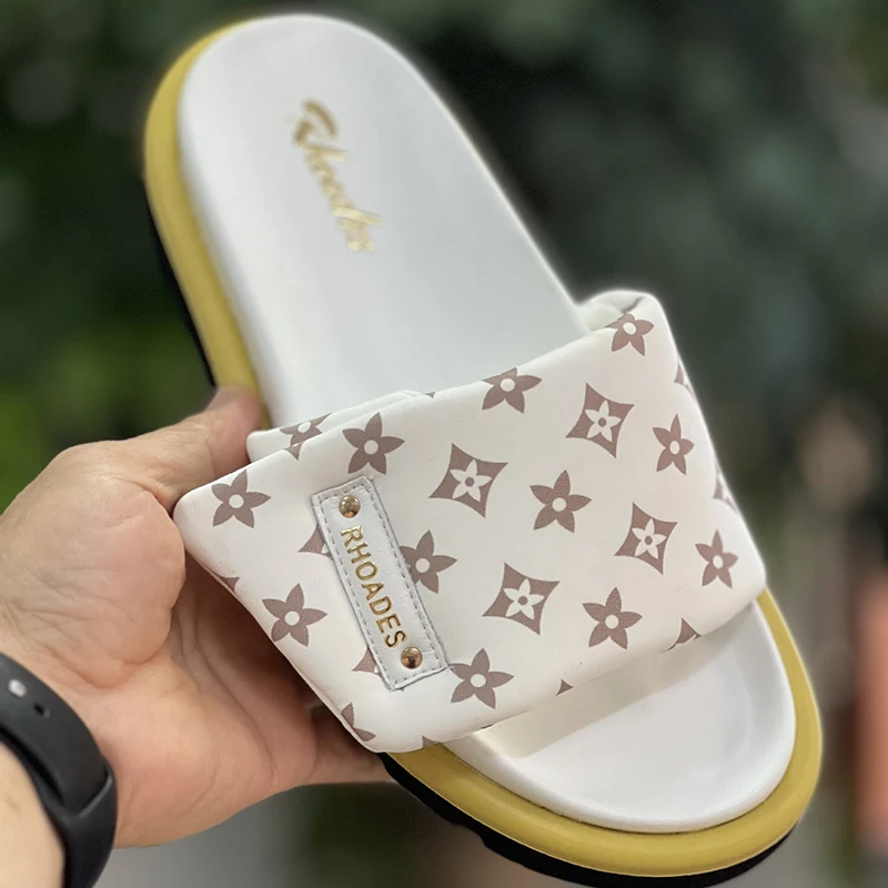 

Women's Fashionable Thick Bottom round Toe Flat Sandals Anti-Slip Wear-Resistant Ladies Outdoor Beach Slippers Sexy Outerwear