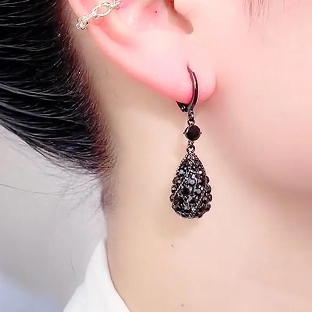 Light Luxury Black Crystal Drop-shaped Pendant Earrings for Women Shiny Rhinestone Water Drop Earring Party Jewelry Gift image 5