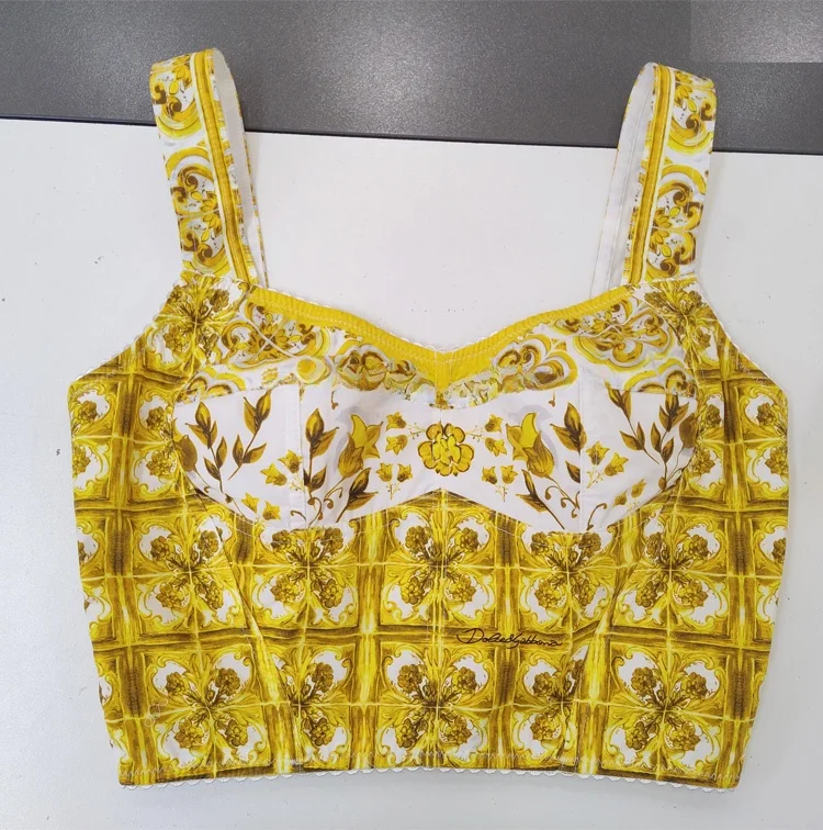 Top Slim Fit em Porcelana Amarela Retro + Saia Curta Versátil Casual para Praia e Férias em Aodão A-Line
