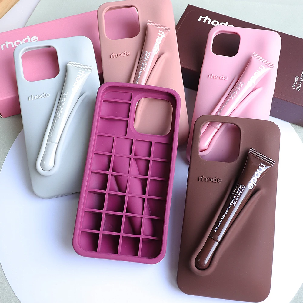 

Luxury Rhode DIY Lipstick Soft Silicone Cover iPhone 16 15 13 11 14 12 Pro Max Plus Portable Lip Gloss Stand Phone Case Four Pie