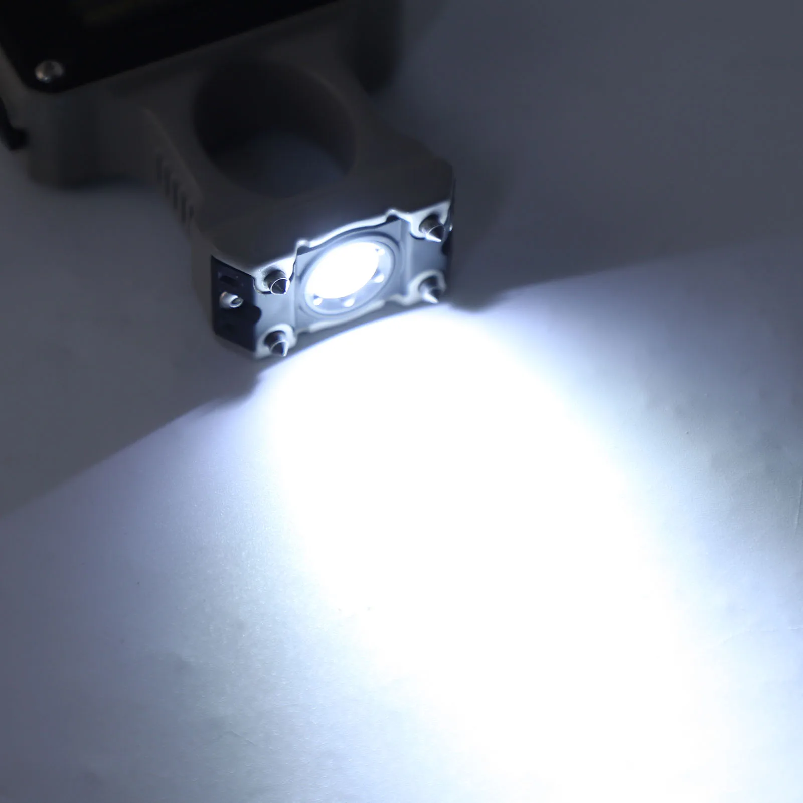 قابلة للشحن سيارة مصباح ليد جيب سبائك الزنك نافذة السيارة قواطع ضوء الاصبع 1100mAh زر التحكم تنوعا قوي للتخييم