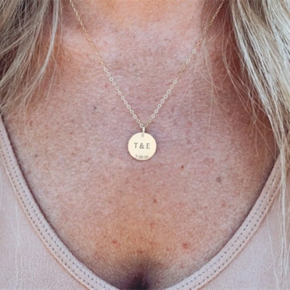 

Парные именные кулоны с инициалами, позолоченные, из нержавеющей стали, с цепочкой, персонализированные, с датой годовщины, подарок для неё