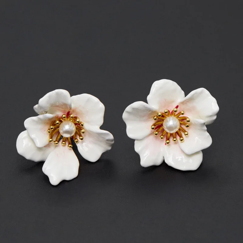 

White Flower Enamel Elegant Clip Earrings Stud Ear Piercing Women Trend Fashion Jewelry Wedding Party Gifts Accessory Personalit