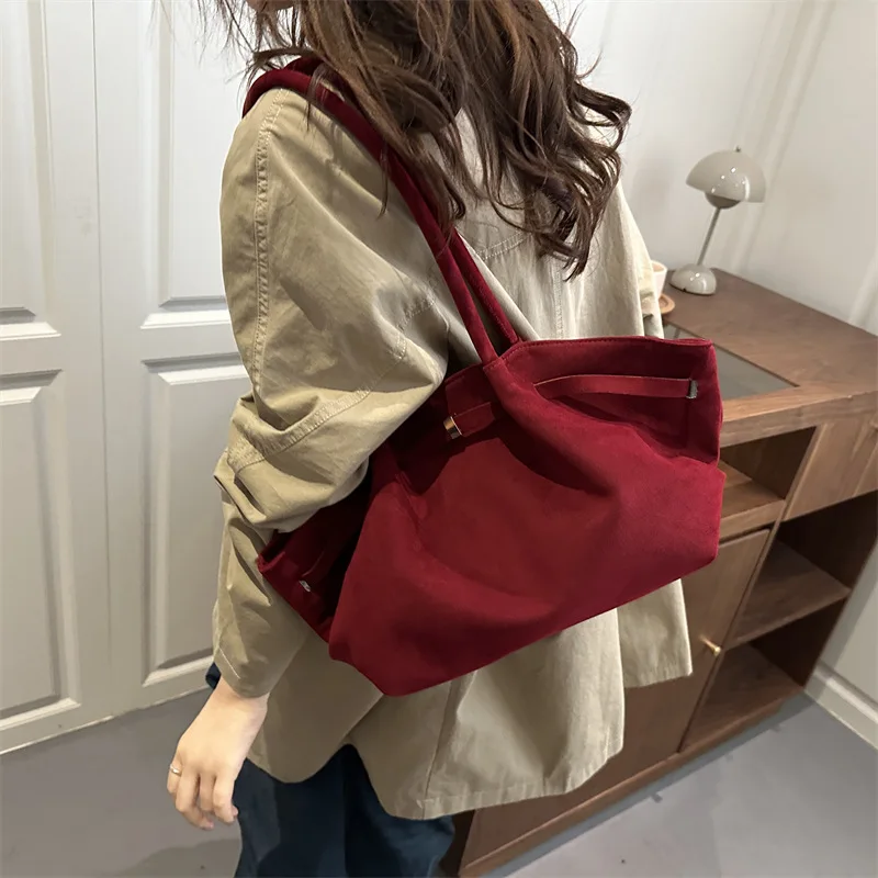 Vintage Wildleder-Schultertasche für Damen, minimalistische Tragetasche mit großem Fassungsvermögen, Retro-Schulterhandtasche für den täglichen Gebrauch und Reisen. – Detail 10