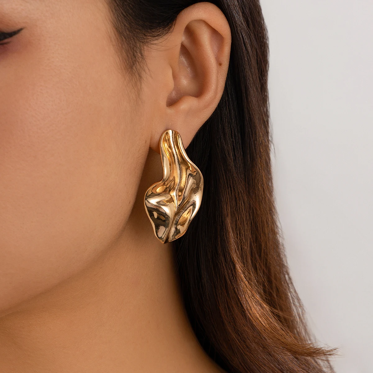 IngeSight.Z Creative Irregular Metal Pleated Earrings for Women New Aesthetics Gold Color Ear Piercing Earrings Party Jewelry