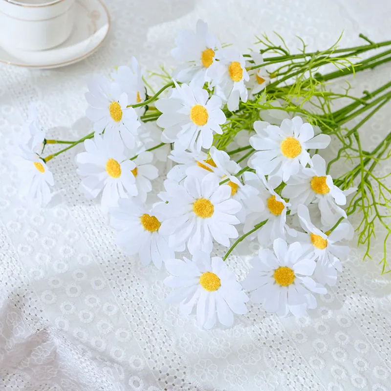 

Simulated Flowers 5 Head Daisies Chamomile Silk Flowers Wedding Home Decoration Flowers Flower Arrangement Photography Props