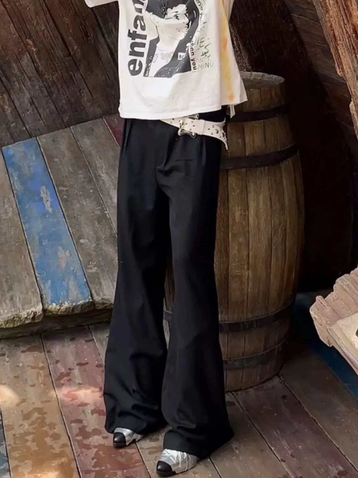 MIJKO 남성용 슬림 와이드 레그 팬츠 버튼 벨트가 있는 플레어 캐주얼 바지 블랙