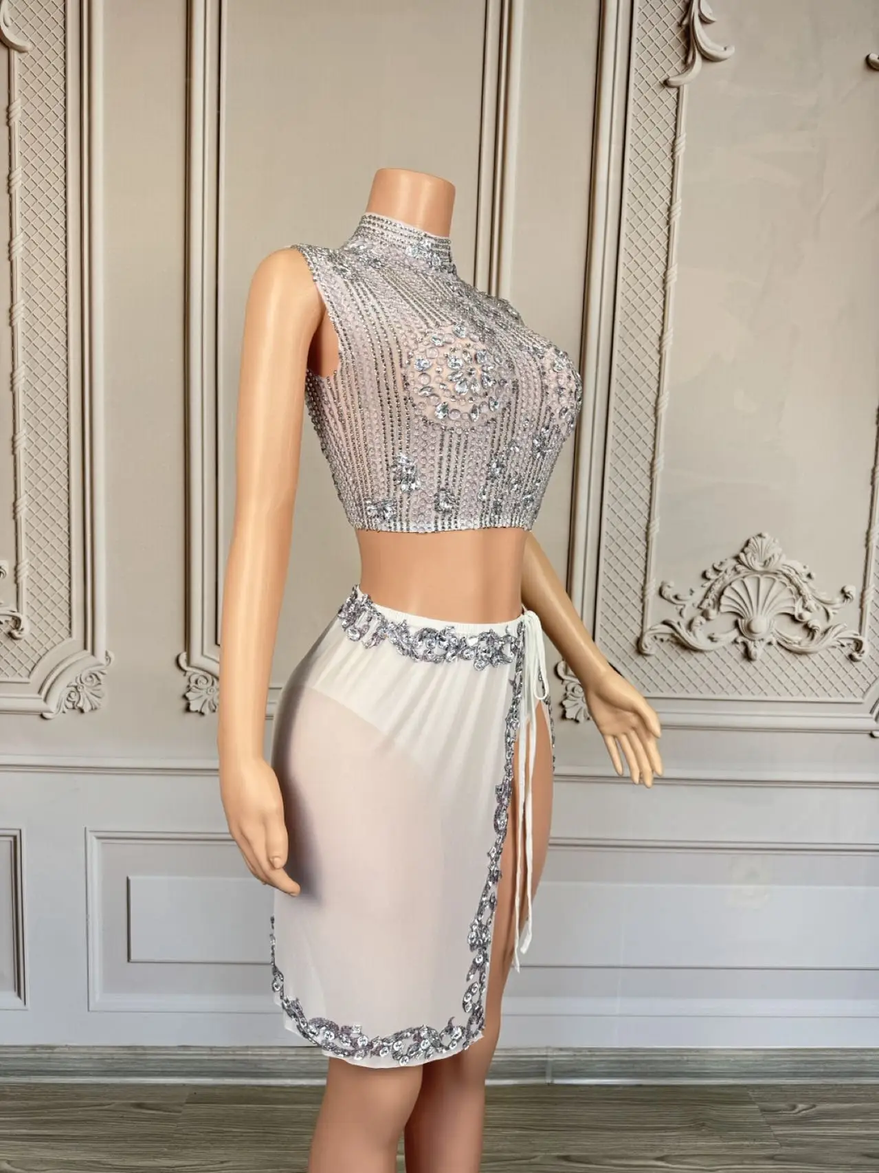 Conjunto de dos piezas Luzhu elegante de malla transparente con pedrería de cristal plateado, top corto de cuello alto y falda ajustada con abertura alta para mujer