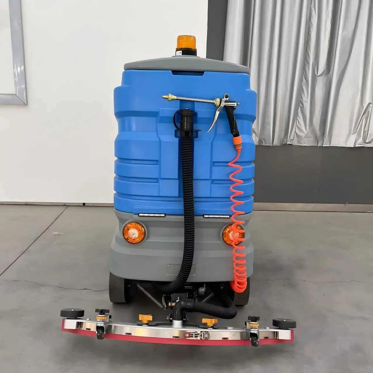 The new automatic floor cleaning machine and commercial cleaning equipment are selling well in the factory supply