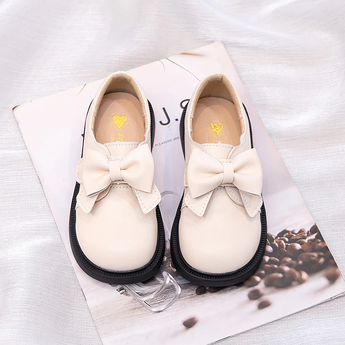 

Children's Casual Shoes with Soft Soles One-piece Style New Four-season Model Featuring Bow Design Fashionable Flat Shoes