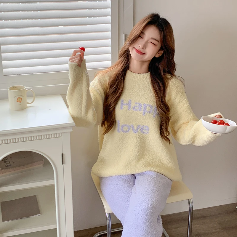 

Lady's fall/winter half-sleeve fleece letter pattern color-block two-piece set