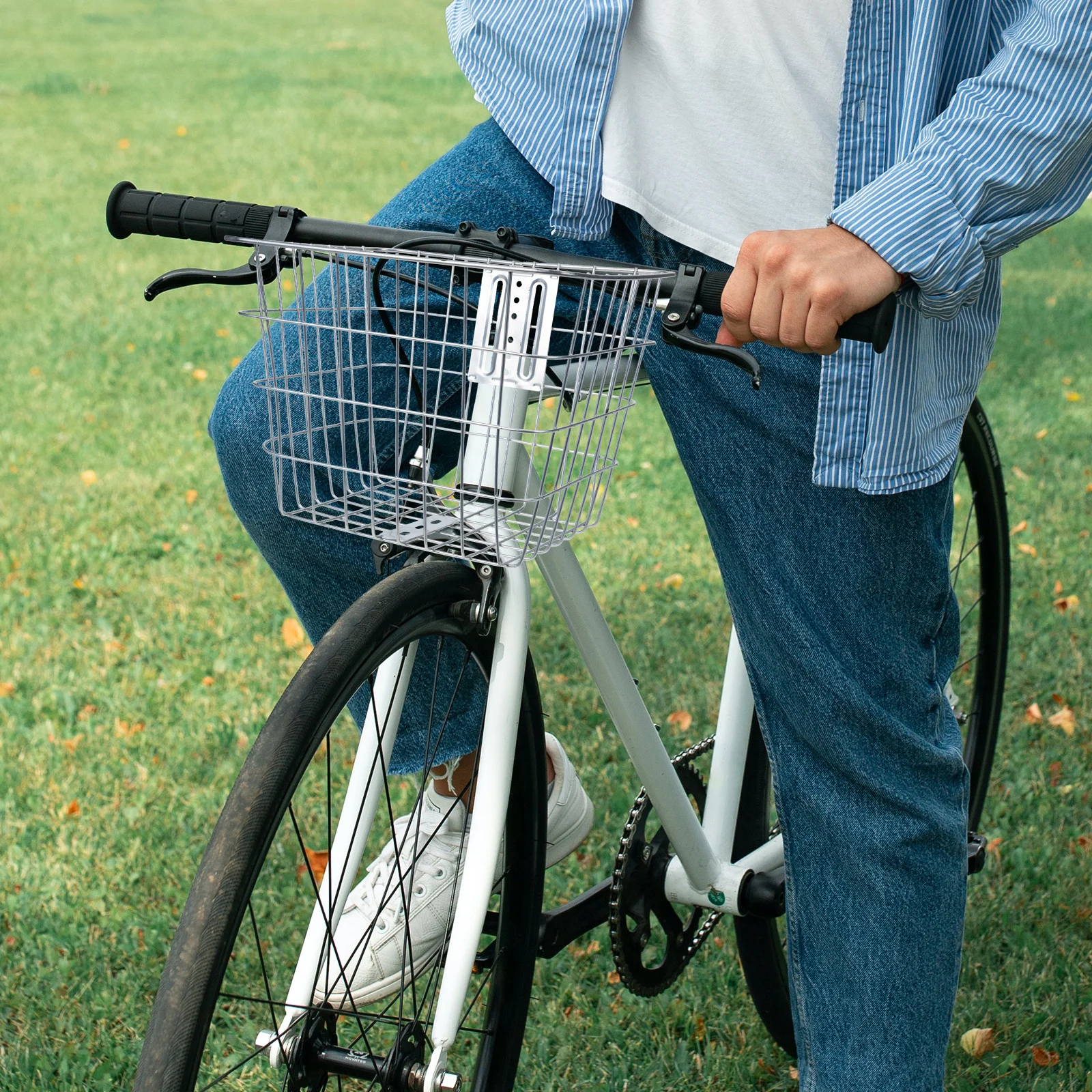 

Front Bike Basket for Bicycles Sturdy Wire Frame Large Capacity Hanging Storage Cycling Accessories Universal Fit Rust Resistant