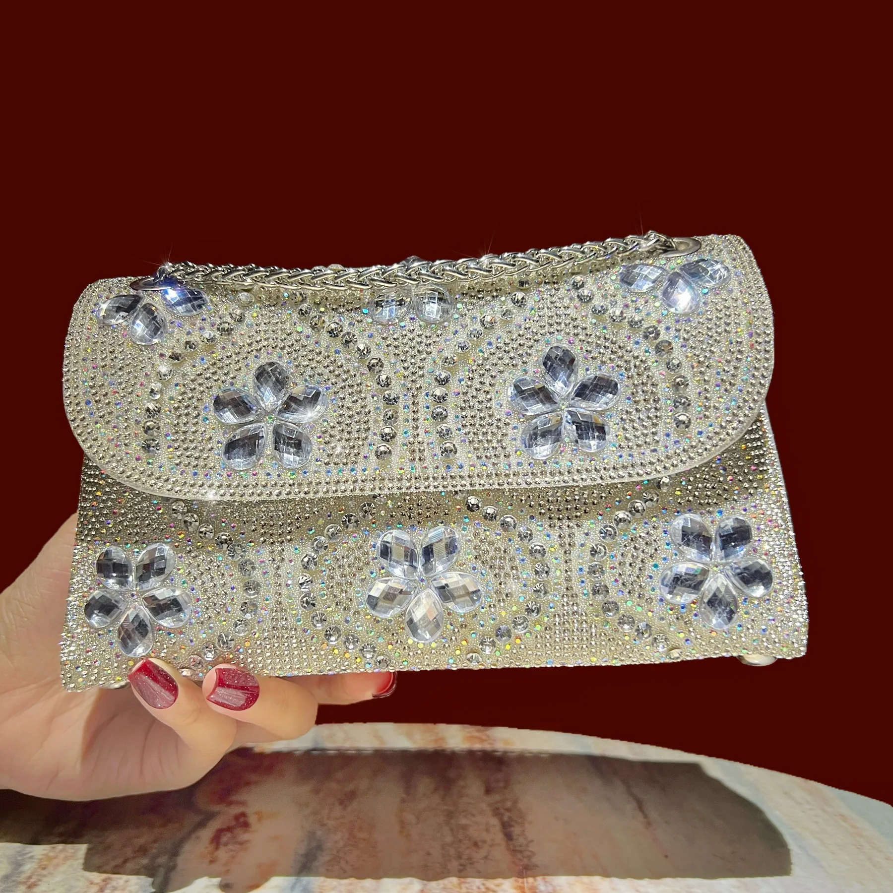 Full diamond chain women's  new women's fashion light luxury dinner  temperament clutch bag shoulder messenger