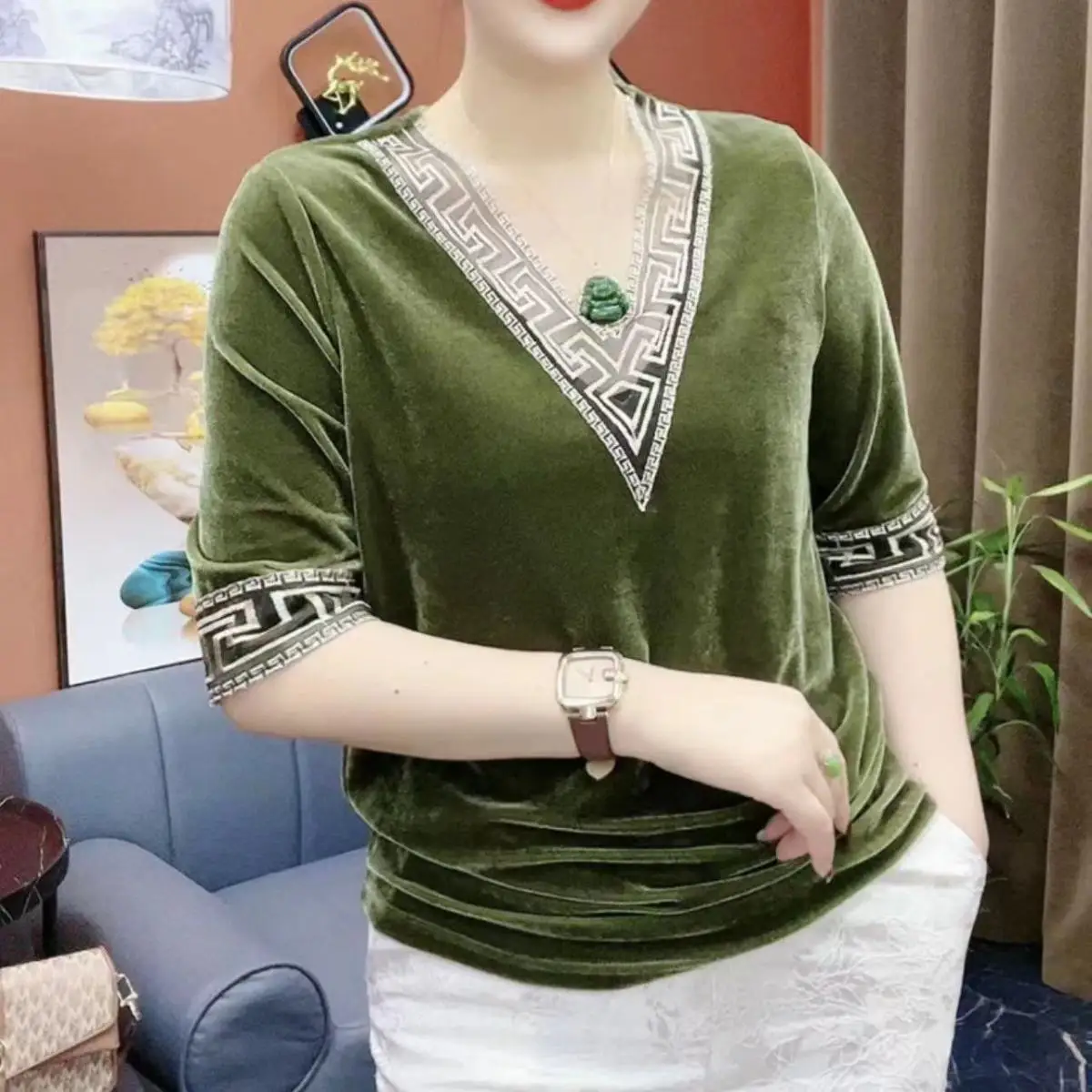 Vintage Women Golden Velvet T-shirt Spring Autumn New Long Sleeve Female Clothing V-neck Fashion Pullover Loose Casual Tops 2023