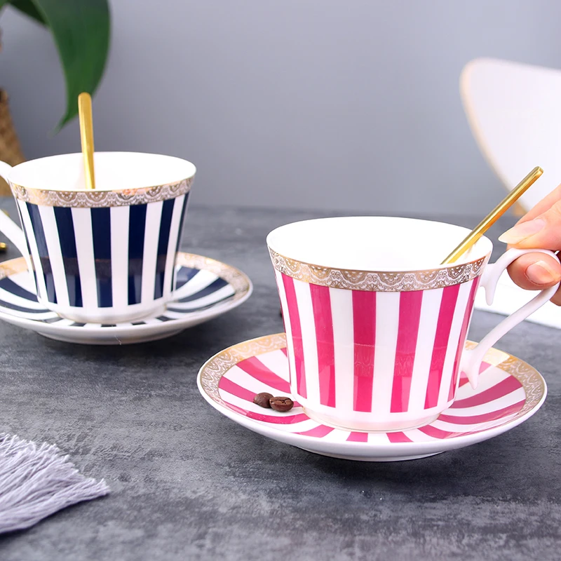 Concise Stripe Bone China Coffee Cup Saucer With Gold Spoon Elegant Ceramic Paris Tea Cup 225ml Porcelain Teacup Cafe Drinkware