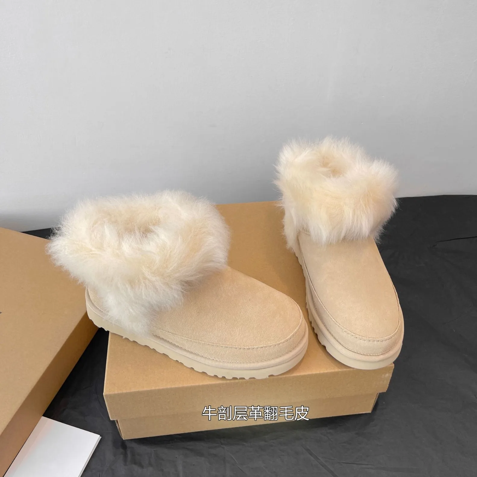 

2025 New Fashionable Casual Round Head Wool Flanged Snow Boots Women's Thickened Wool Warm Long Hair Women's Boots