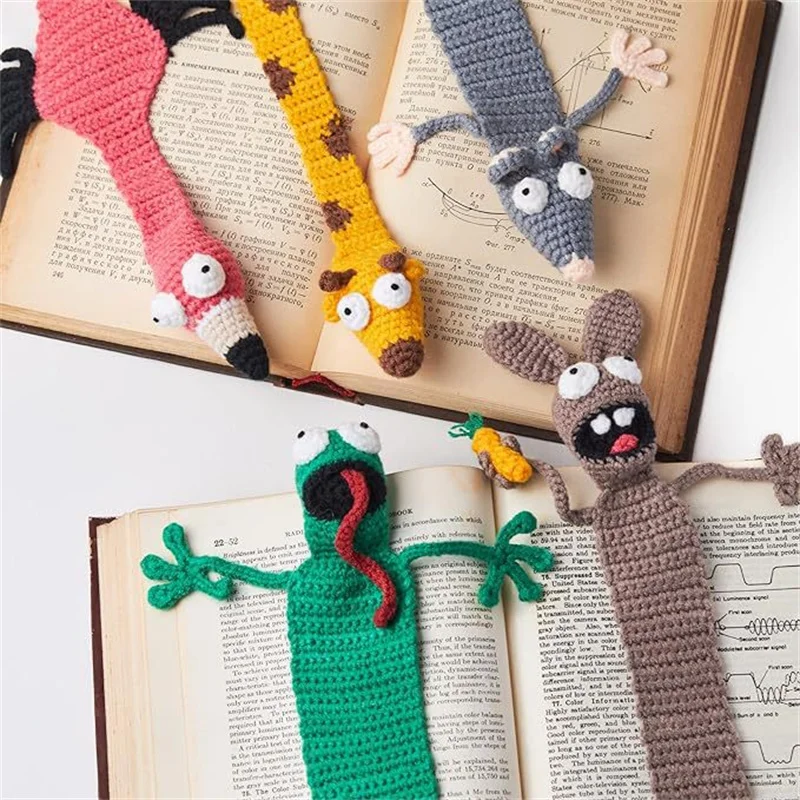 Handmade Woolen Yarn Knitted Giraffe Bookmark Ornament For Reader Book Lovers Funny Animal Crochet Bookmark Christmas Room Decor