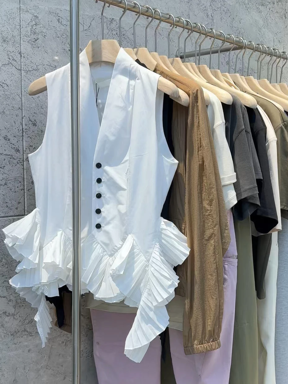 

White Fashionable Sleeveless Vest for Women Beautiful Design Youthful Ideal for Important Occasions Polyester Fiber V-Neck