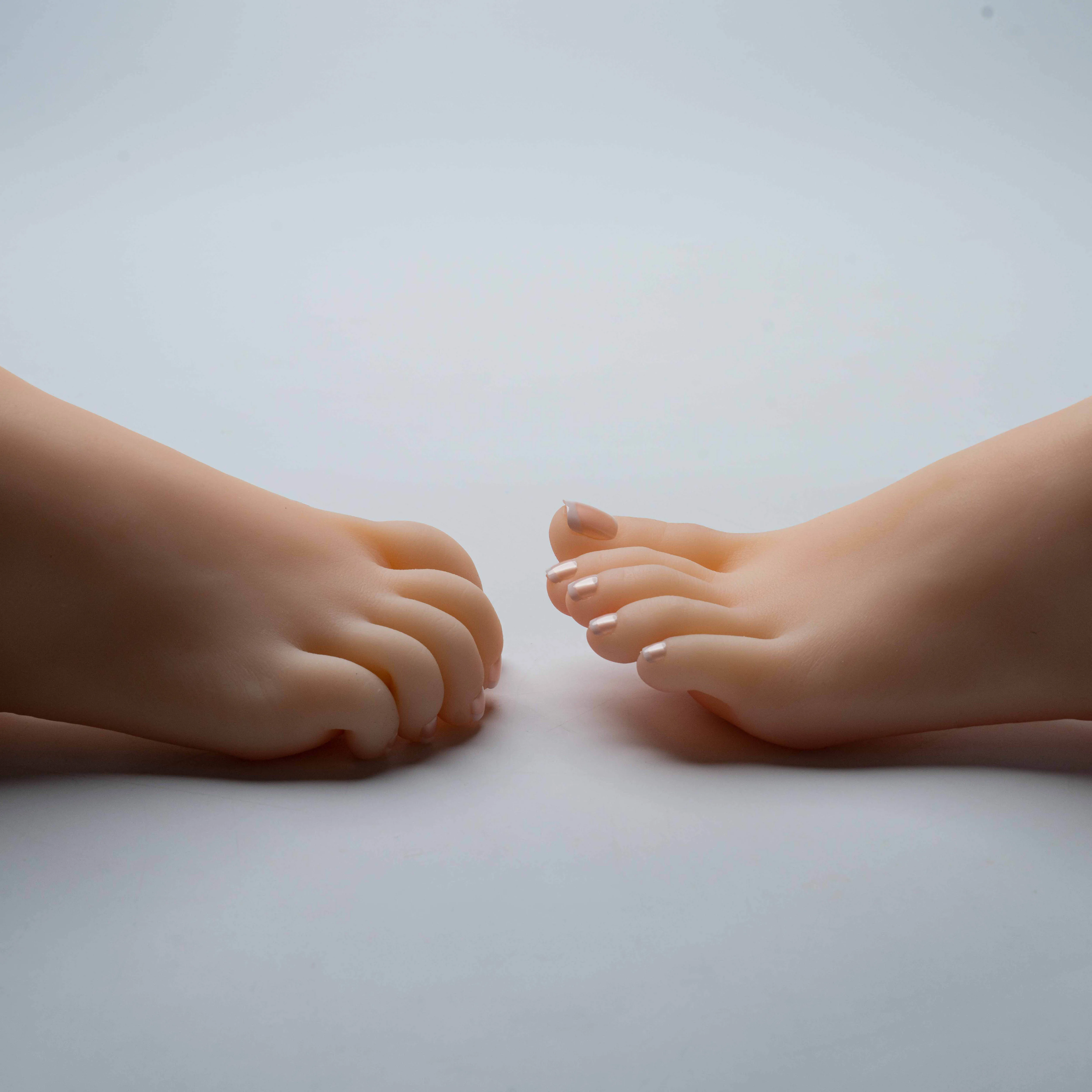 

Fake Nail Practice TPE Foot Silicone Foot Model Realistic Female Feet Fetish Mannequin Massage Jewelry Shoes Display 3800