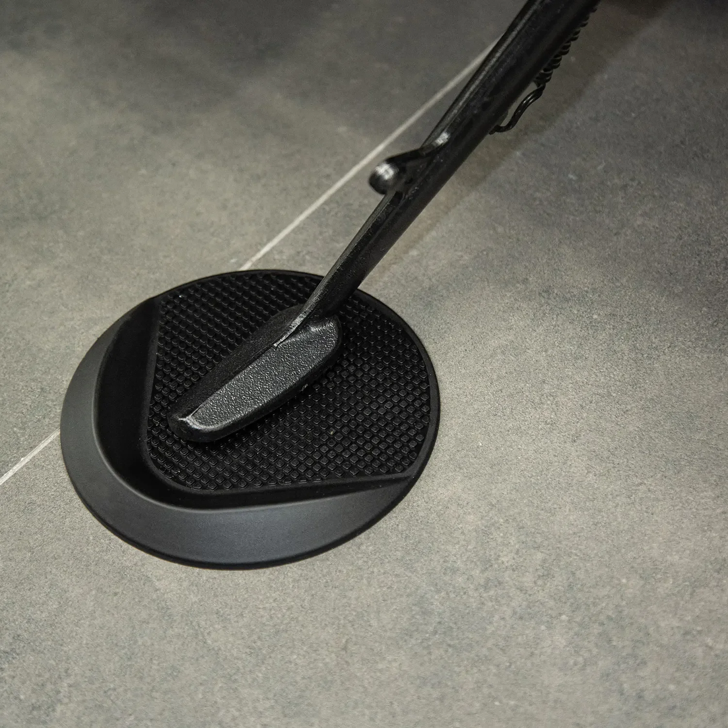 WOLFLINE Seitenständer-Unterlage, rutschfeste Platte, passend für universelle Modelle von Yamaha, BMW, Kawasaki, Honda, Ducati, Benelli, Harley und Triumph. – Detail 9
