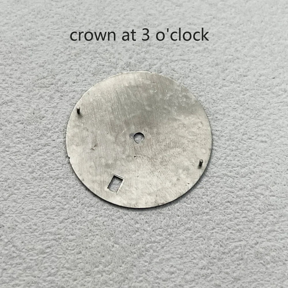 28.5mm NH35 ダイヤル発光アラビア数字ダイヤル、4 時位置に日付付き、NH35 自動巻きムーブメント watchmods はロゴをカスタマイズできます