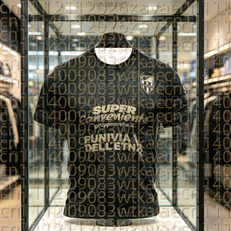 Nova Camisa de Futebol Catania 2026 Branca, Vermelha e Azul (Modelo Visitante) com Patrocinador Funivia Dell'Etna - Série C Italiana para Homens, Família e Crianças